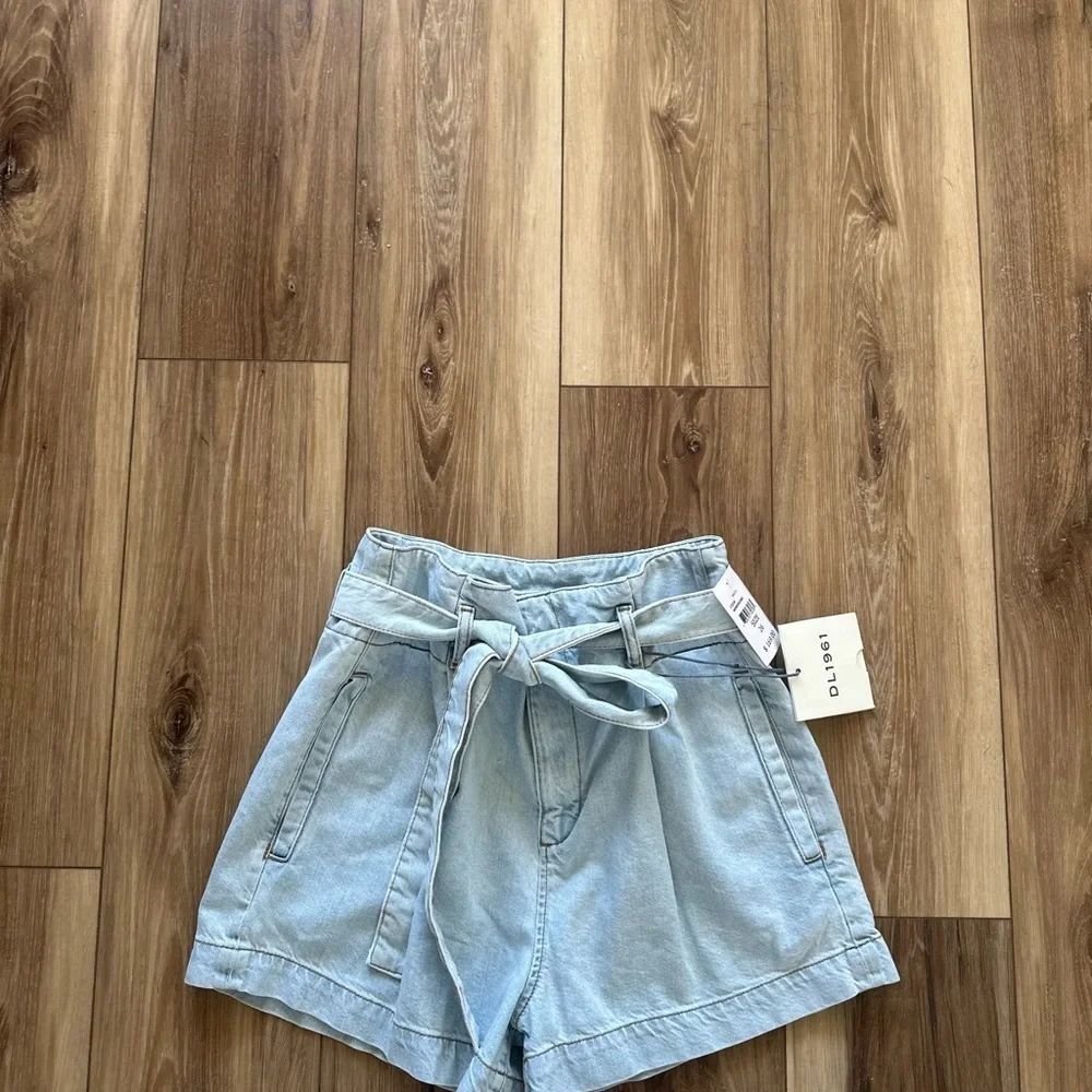 DL1961 women’s paper bag High-Waisted denim Shorts size 26 NWT - Picture 2 of 6
